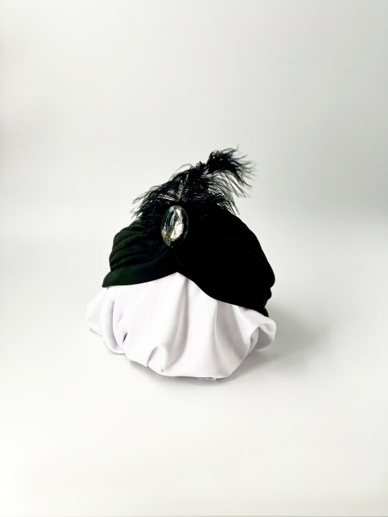 Шапка 20-е годы черная с пером женская