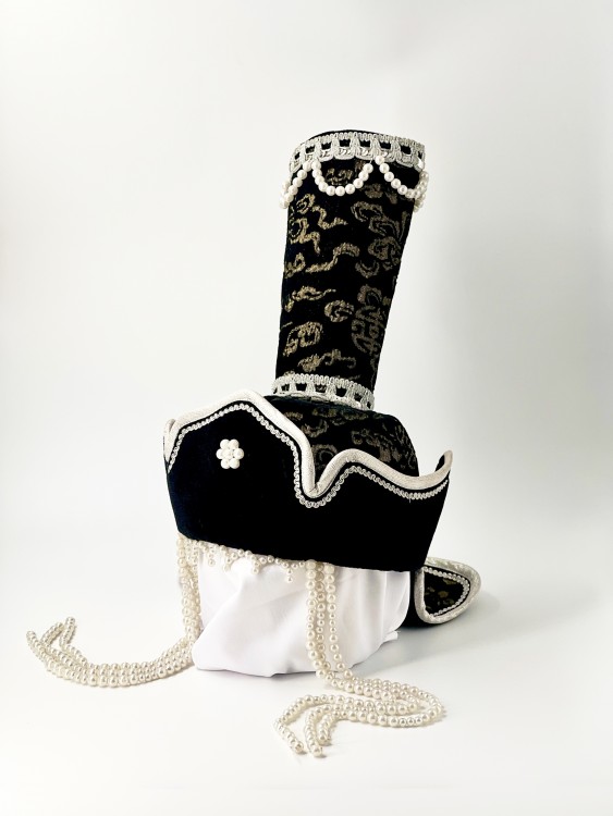 Шапка монгола высокая с жемчугом и росписью