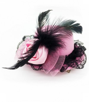 Шляпа на заколке розовая атласной розой, пером и сеткой