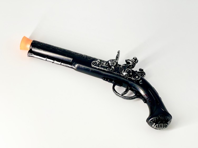 Револьвер пластик длинный серебро Револьвер пластик длинный серебро