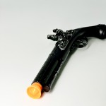 Револьвер пластик длинный серебро Револьвер пластик длинный серебро