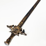 Меч - состаренная бронза, пластик Меч - состаренная бронза, пластик