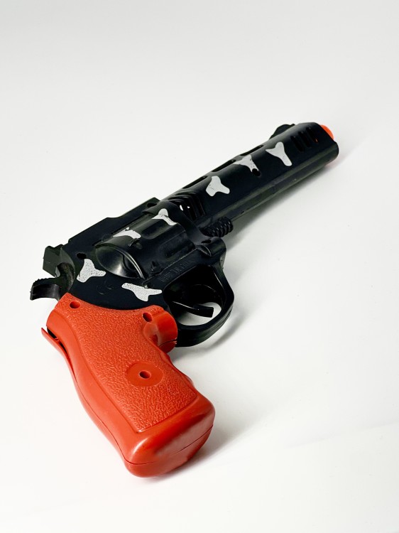 Пистолет с красной рукояткой Пистолет с красной рукояткой