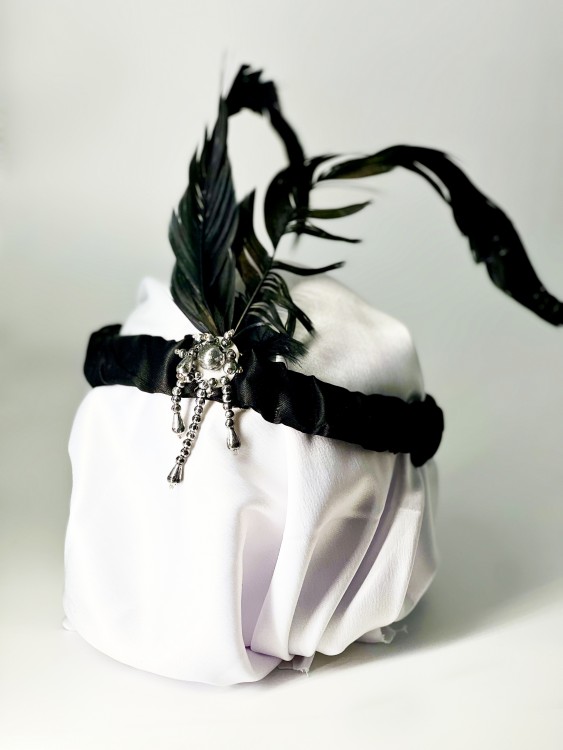 Повязка перья черная бусинки