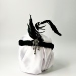 Повязка перья черная бусинки