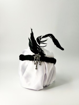 Повязка перья черная бусинки