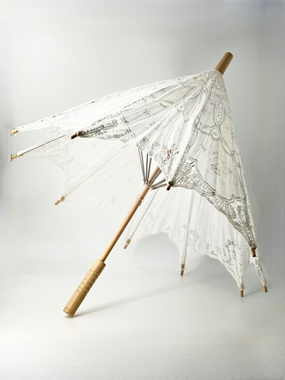 Зонт белый ажурный Зонт белый ажурный