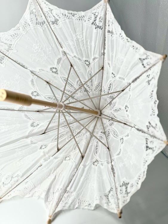 Зонт белый ажурный Зонт белый ажурный
