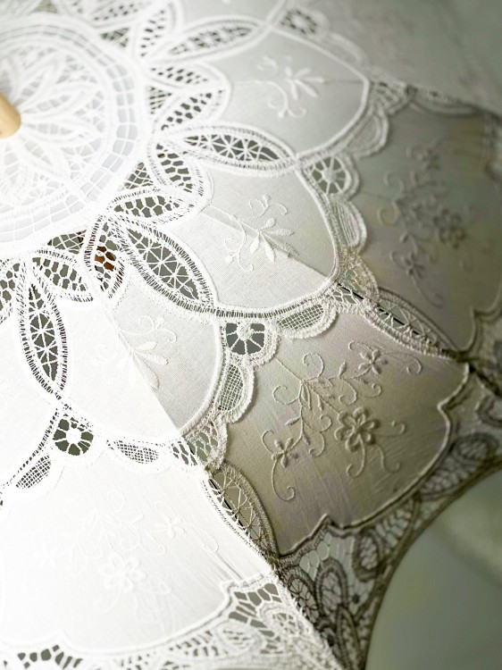 Зонт белый ажурный Зонт белый ажурный