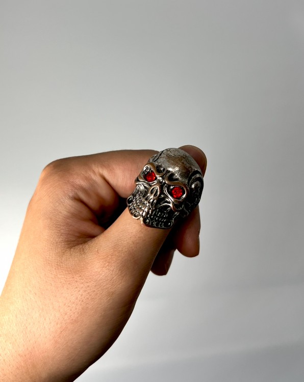 Кольцо череп с красными глазами Кольцо череп с красными глазами
