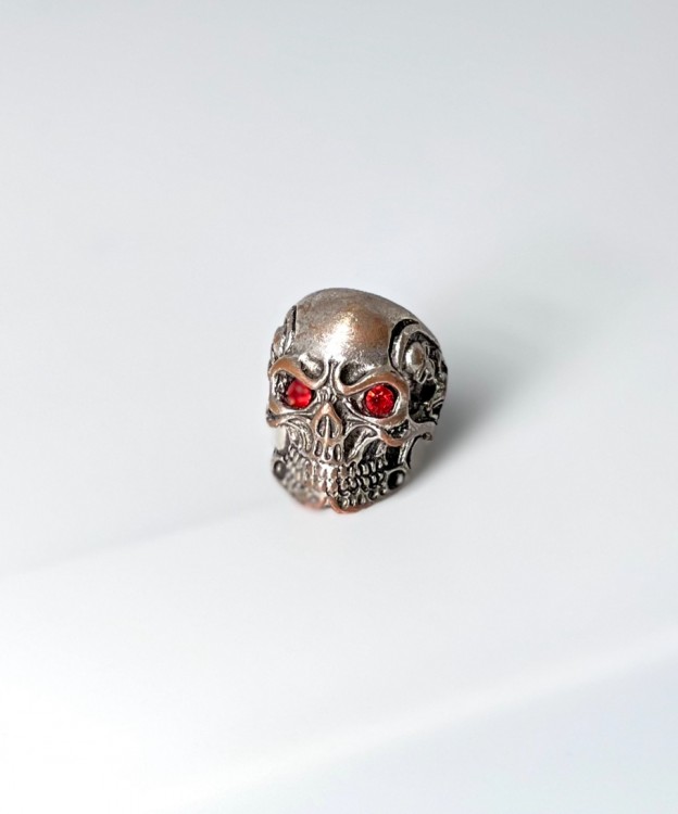 Кольцо череп с красными глазами Кольцо череп с красными глазами